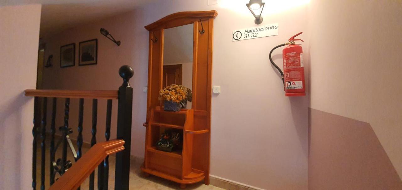 Hospedaje Bar El Gato Del Acueducto Segovia Esterno foto